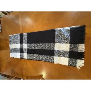 Black and White Checkered Women's Scarf with Fringe